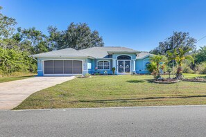 Exterior - Canal-Front Home w/ Fishing Dock in Port Charlotte (Port Charlotte)