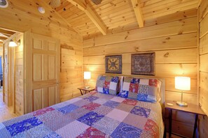 1 bedroom, Internet, bed sheets - Walk to Dtwn Damascus: Cabin w/ Creek Views! (Damascus)