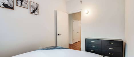 3 bedrooms, desk, iron/ironing board, WiFi