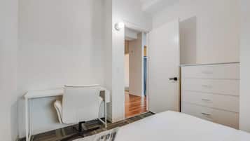 3 bedrooms, desk, iron/ironing board, WiFi