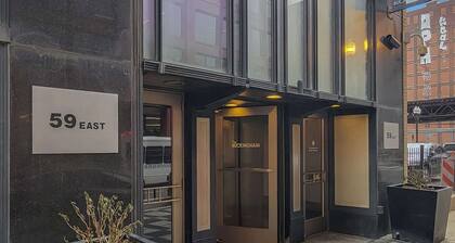Downtown Chicago Stay with Free In & Out Parking 3