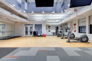 Fitness facility - Downtown Chicago Stay with Free In & Out Parking 3 (Chicago)
