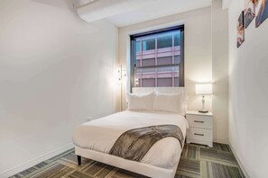 Escrivaninha, ferros/tábuas de passar roupa, Wi-Fi, roupa de cama