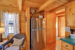 Interior - Steps to Virginia Creeper Trail: Creekside Retreat (Damascus)