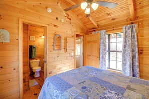 Iron/ironing board, Internet, bed sheets - Steps to Virginia Creeper Trail: Creekside Retreat (Damascus)