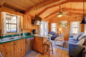 Interior - Steps to Virginia Creeper Trail: Creekside Retreat (Damascus)