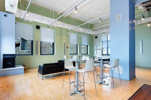A modern interior with a wooden floor, a fireplace, a seating area, and a bar with stools. - Downtown Chicago Stay with Free In & Out Parking 6 (Chicago)
