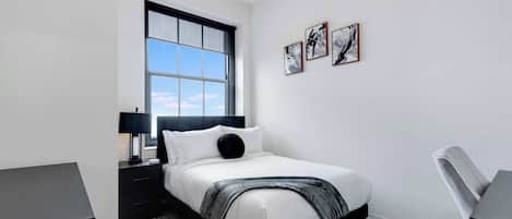 3 habitaciones, escritorio, tabla de planchar con plancha y wifi