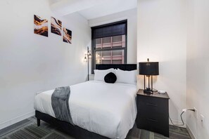 Room - Downtown Chicago Stay with Free In & Out Parking 2 (Chicago)