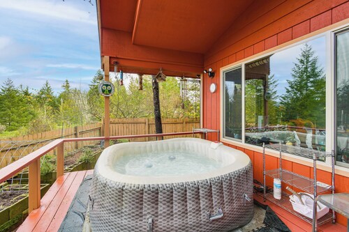 Cute Hoodsport Cottage Close to Lake Kokanee!