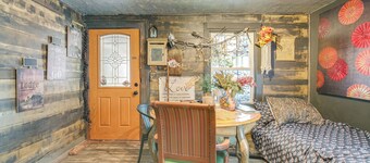 7 Mi to Cuyahoga Valley NP: Walkable Apt!