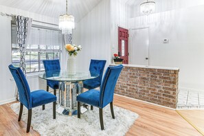 Dining - Extended Stay in Sugar Land! Family Home w/ Yard (Sugar Land)