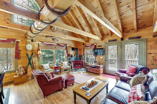 Game Room, Deck! Cozy Ski Cabin Near Sugarloaf