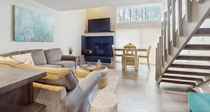 Beautiful 2B/2B Harbor Springs Condo Just 6 Mi to Lake Michigan!