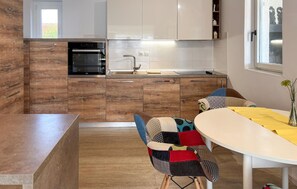 Fridge, oven, stovetop, dishwasher - Awesome home in Liznjan (Liznjan)