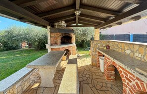 Terrace/patio - Awesome home in Liznjan (Liznjan)