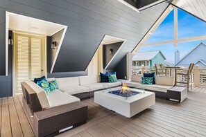 Terrace/patio - Large Luxury Home w/ stunning views, private pool & resort pool, beach, & more (Port Aransas)