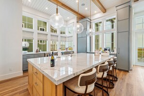 Dining - Large Luxury Home w/ stunning views, private pool & resort pool, beach, & more (Port Aransas)
