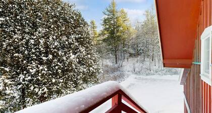 Comfortable condo w/ mountain & ski views, central a/c, shared patio & BBQ