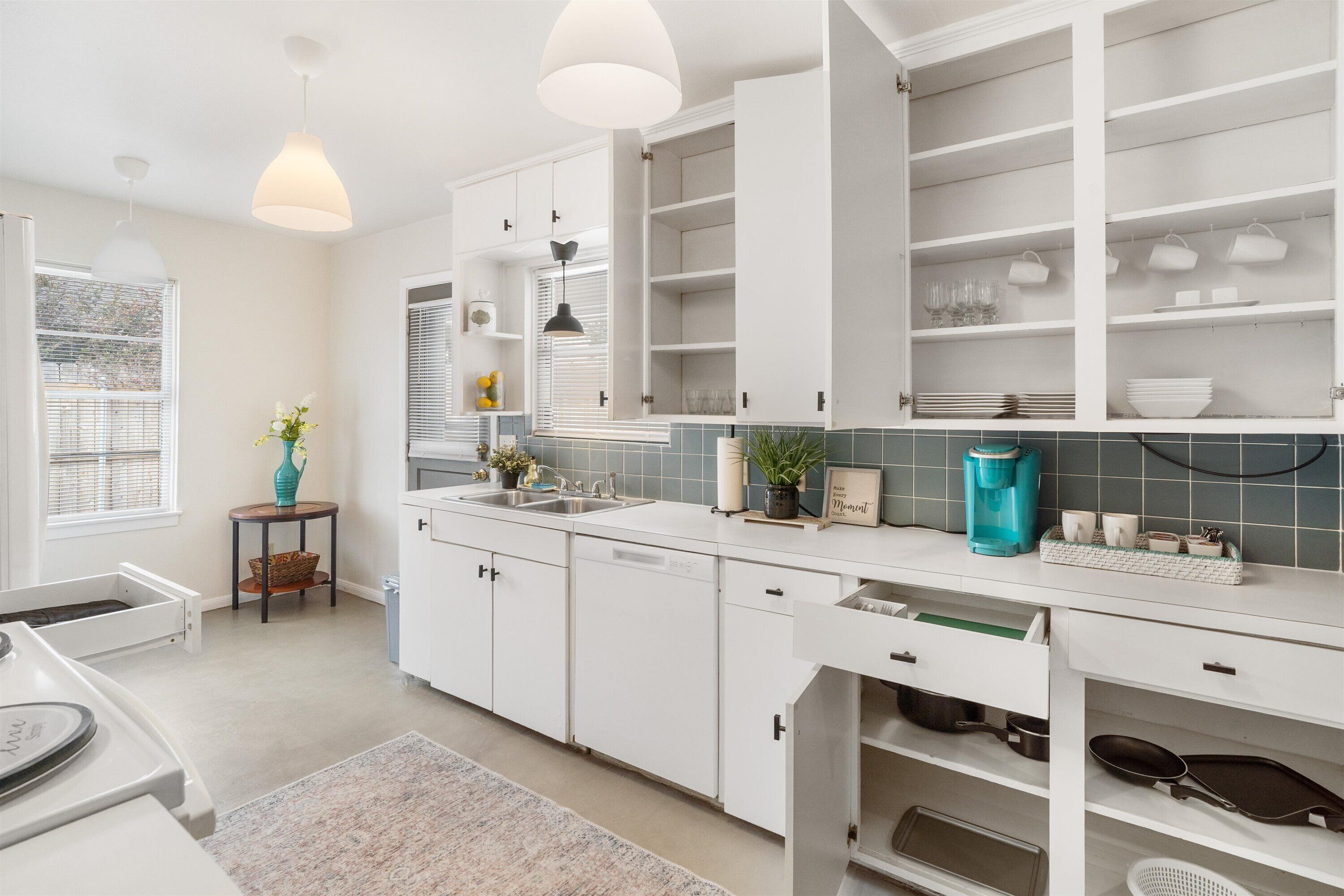 Fridge, oven, stovetop, dishwasher