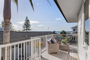 Terrace/patio - Endless Summer Retreat - Mt Maunganui (Mount Maunganui)