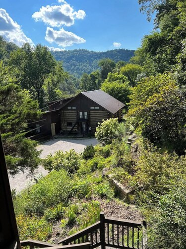 The Barn at Wendover - 4 BR 2 BA