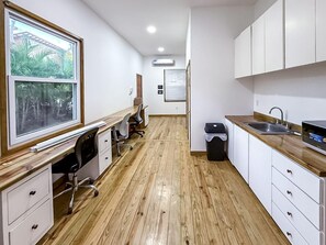 المنشأة من الداخل