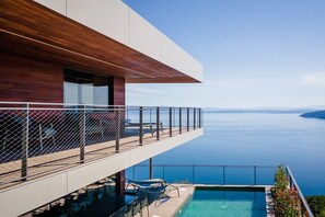 Terrace/patio - Luxury 5BR Spa Villa for 10+4 with Heated Pool (Mošćenice)