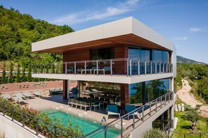 Exterior - Luxury 5BR Spa Villa for 10+4 with Heated Pool (Mošćenice)