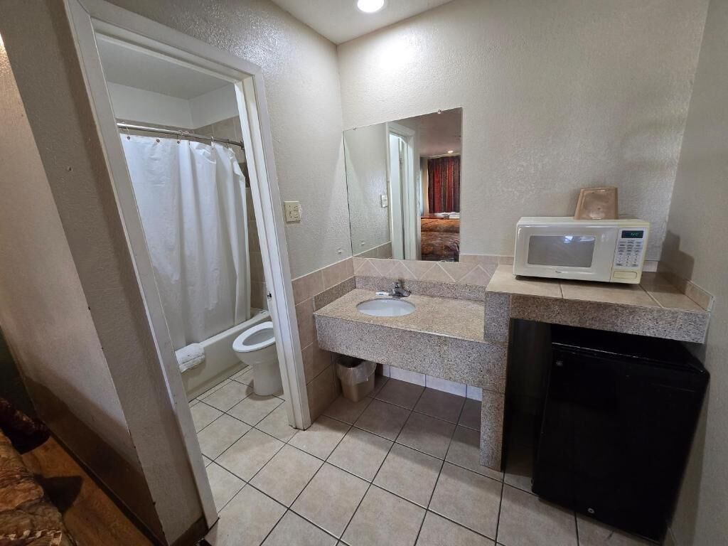 Bathtub, towels, soap, shampoo