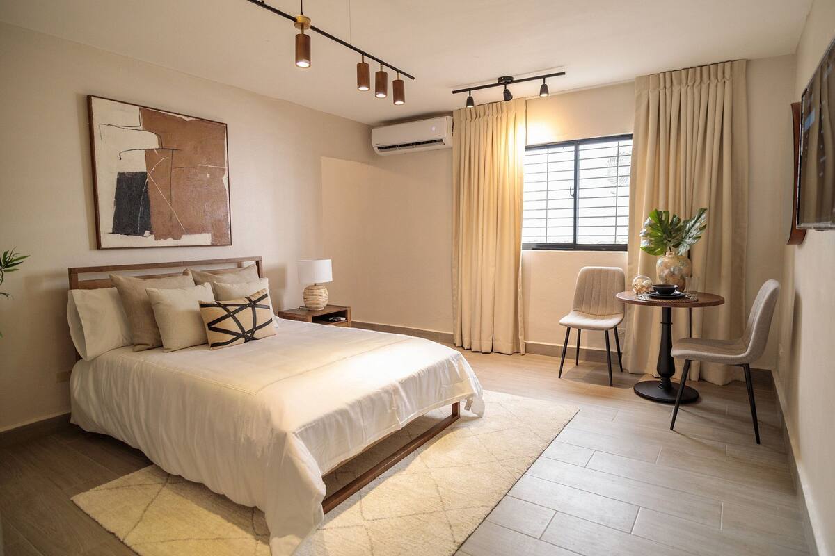 Deluxe Studio | Blackout curtains, free WiFi