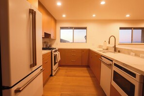 ميكروويف، فرن، موقد طهي مسطح، غسالة أطباق