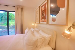 4 عدّة غرف نوم ومكواة/لوح كي وواي فاي وملاءات أسرّة