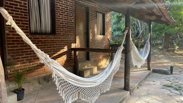 Suíte básica, varanda, vista para o parque | Terraço/pátio