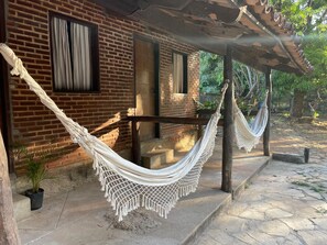 Suíte básica, varanda, vista para o parque | Terraço/pátio