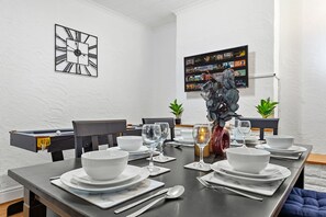 Dining - Oakley Retreat - Free Parking - Pool table-Special Christmas Offer for Long Stay (Southampton)