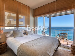 2 bedrooms, iron/ironing board, Internet - Seafront apartment with stunning views (Platja d'Aro)
