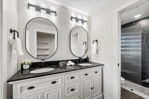 Shower, hair dryer, bidet, towels - Golf & Beach Retreat Firepit BBQ Near Boca Grande (Rotonda West)