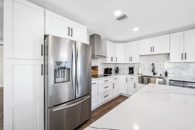 Gorgeous newly remodeled 3-bedroom, 2-bath house with AC in Rotonda West
