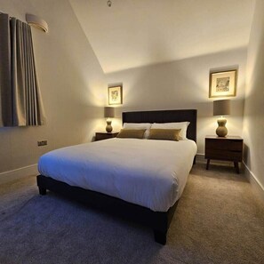 Una scrivania, ferro/asse da stiro, Wi-Fi gratuito, lenzuola