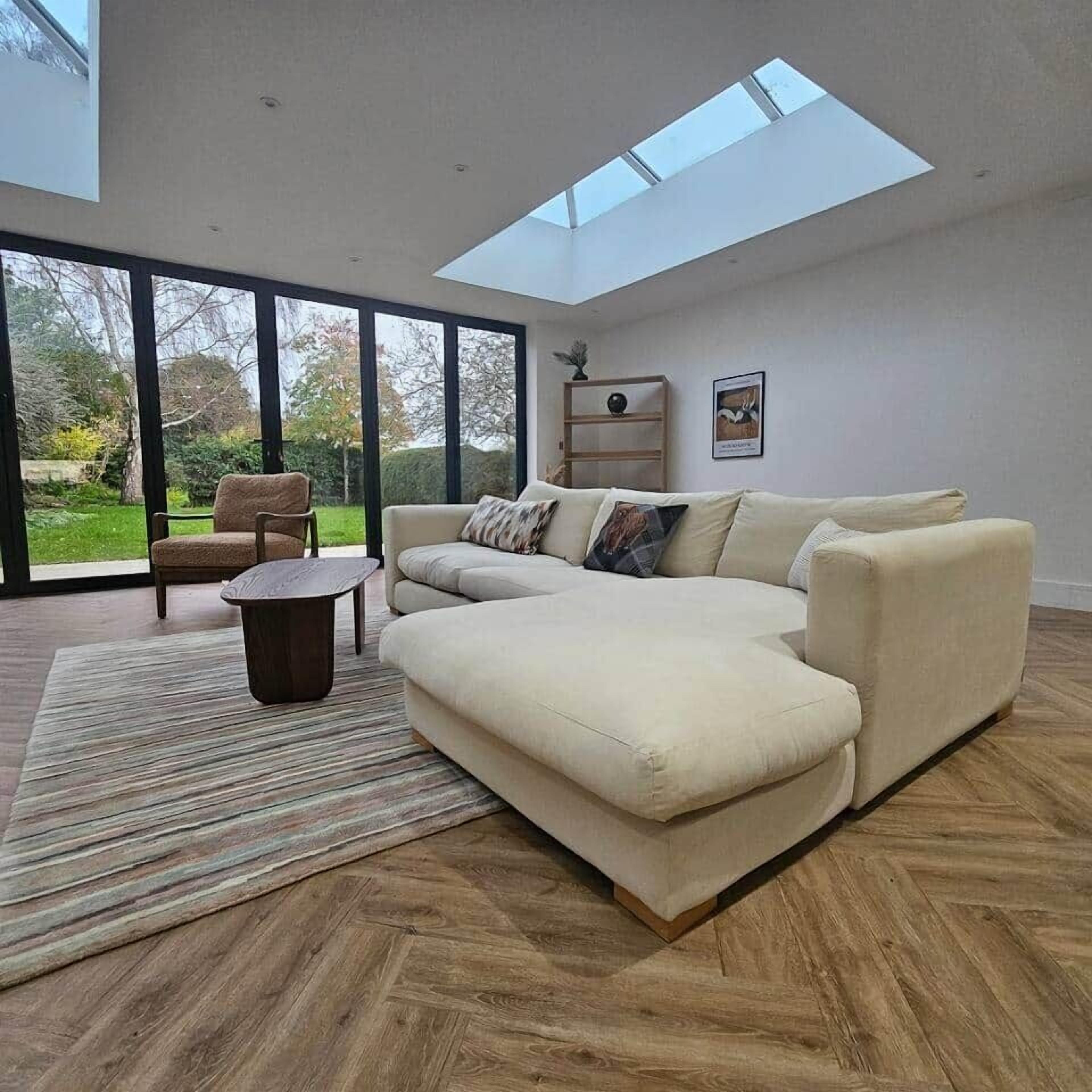 Smart-TV, Kamin, Bücher