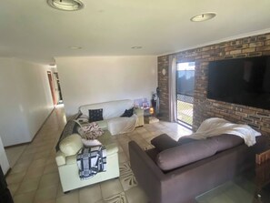 Shared Dormitory, 1 Bedroom, Smoking, Balcony | Living room | Books - Room-cozy Relaxation Guest Room in Surfe (Gold Coast)