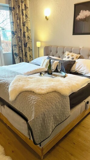 2 Schlafzimmer, Bügeleisen/B ügelbrett, kostenloses WLAN, Bettwäsche