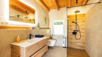 Serviettes fournies, savon, papier toilette