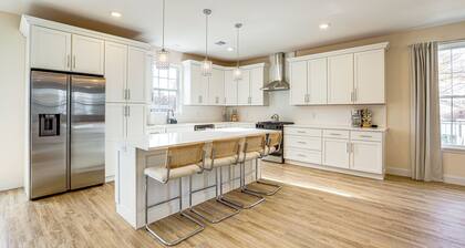 Walk to Keansburg Beach! Family Home w/ Pool