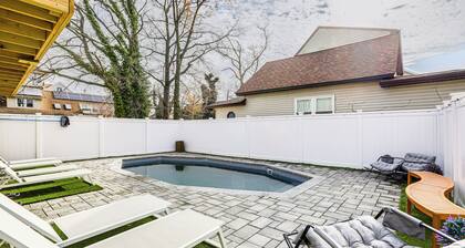 Walk to Keansburg Beach! Family Home w/ Pool