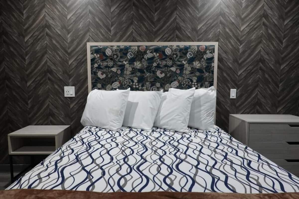 Deluxe Double Room, 1 Queen Bed | Free WiFi