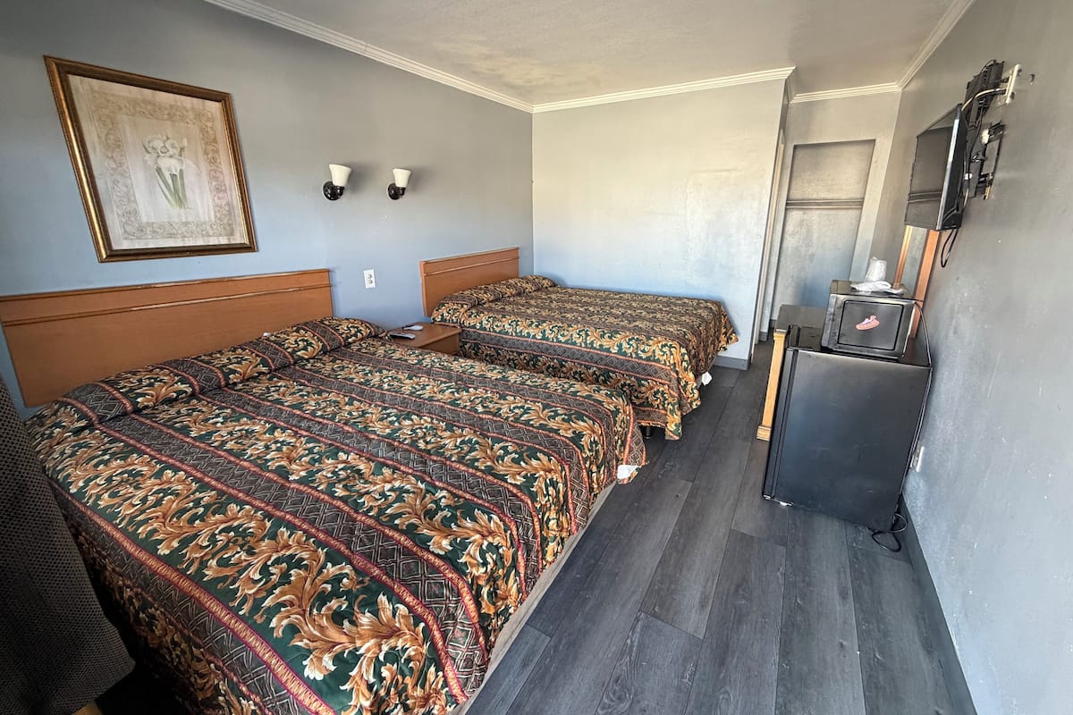 Deluxe Quadruple Room, 2 Queen Beds | Free WiFi