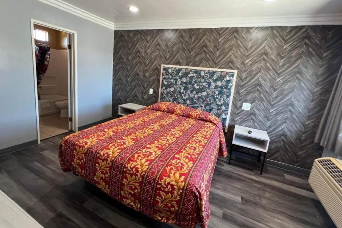 Standard Double Room, 1 Queen Bed | Free WiFi