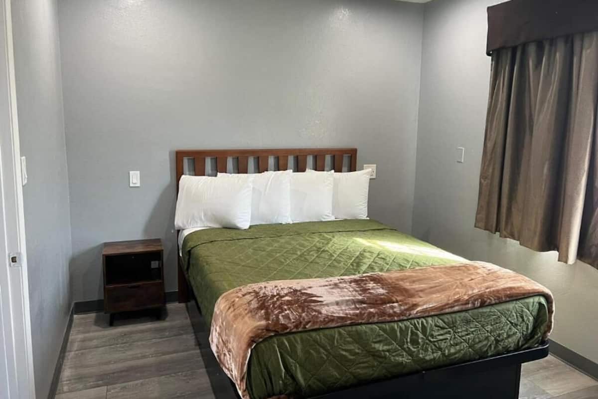 Deluxe Triple Room, Multiple Beds | Free WiFi